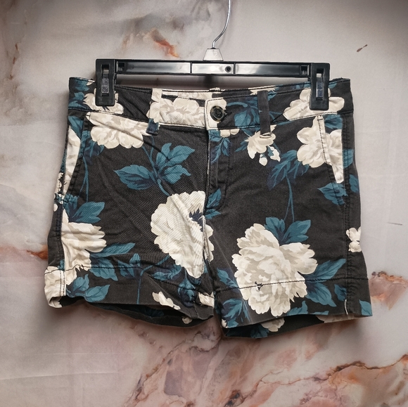 American Eagle Outfitters Pants - American‎ Eagle Floral Midi Shorts